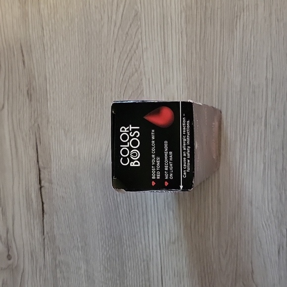 Schwarzkopf  red color boost dye - Picture 3 of 4